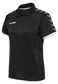 Polo nera a maniche corte con logo bianco sul petto, patta con tre bottoni, motivo a chevron sulle spalle e bordo bianco sui polsini.