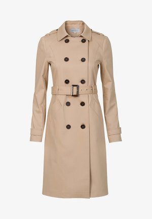 Gabardina beige de doble botonadura con botones oscuros, cinturón ajustable con hebilla, dos bolsillos delanteros y tirantes en los puños.