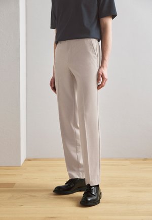 RELAXED FIT FORMAL PANTS - Hlače za odijelo - deep sand melange