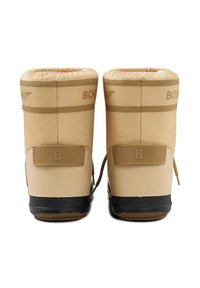 Beżowe wodoodporne botki z miękkim wykończeniem u góry, czarną gumową podeszwą i teksturowanymi akcentami. Posiadają sznurek regulujący i logo z boku.