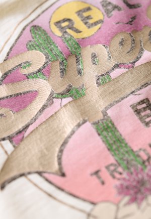Superdry & Co, VINTAGE LOGO NARRATIVE - Top - off white