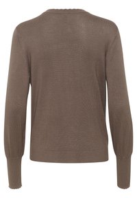 Brūns adīts džemperis ar garām piedurknēm, ribotām malām un viļņotu dekoltē. Vienmērīga tekstūra un brīvs piegriezums, piemērots kārtu sagatavošanai.