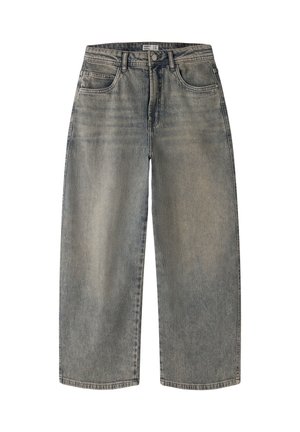 Jean en denim gris, taille haute, coupe large, avec bouton sur le devant, fermeture éclair, passants de ceinture et deux poches avant, présenté sur fond blanc.