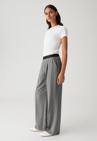 OPUS HIGH RISE LONG WIDE FIT - Pantaloni - easy grey