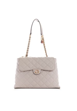 Borsa a tracolla in pelle beige trapuntata con chiusura a patta, dettagli hardware dorati e tracolla a catena. Include un ciondolo decorativo sulla tracolla.