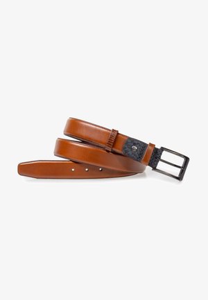 Ceinture en cuir marron avec une finition lisse, dotée d'un accent noir texturé près de la boucle et d'une boucle en métal argenté.