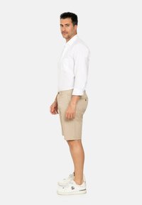 EMBLEMS BERMUDA - Shorts - beige