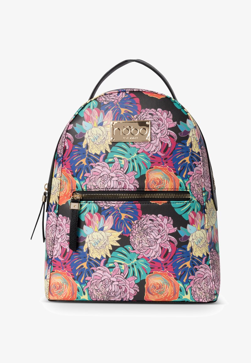 Bloemenrugzak met een zwarte synthetische buitenkant, kleurrijke bloemenpatronen, een gouden logo-plaat en een ritsvak aan de voorkant.