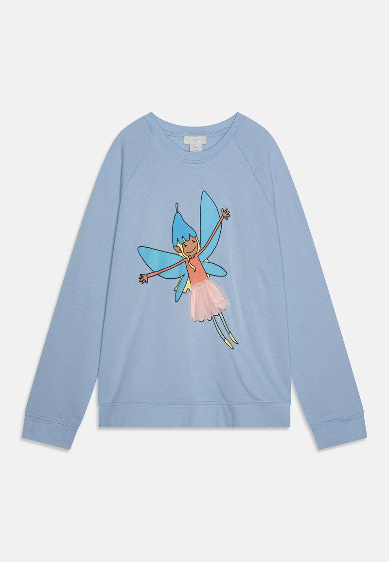 Felpa azzurra chiara con una fata dei cartoni animati dai capelli blu e ali trasparenti, adornata con una gonna di tulle rosa. Composizione in morbido cotone.