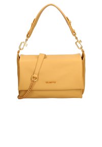 Sac à main en cuir jaune avec un design pliable, des accents en métal doré, une chaîne amovible et une marque embossée à l'avant.