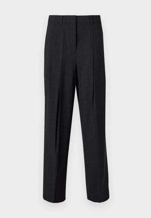 Pantalons taillés gris foncé avec une jambe droite, dotés de deux plis à l'avant, de passants de ceinture et d'une texture de tissu lisse.