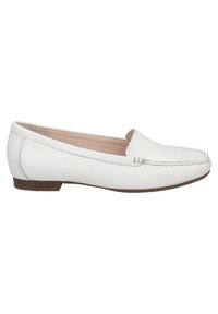 Weiße Lederloafer mit runder Spitze, minimaler Nahtdetails und einem niedrigen braunen Gummihorn für Stabilität und Komfort.