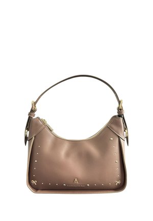 Piccola borsa a mano in pelle marrone con una singola tracolla, borchie dorate, chiusura con zip e fiocchi decorativi negli angoli inferiori.