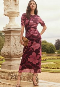 Lipsy SHORT SLEEVE FLORAL - Laisvo kirpimo suknelė - purple
