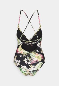 Fato de banho de uma peça em preto com um padrão floral tropical, apresentando alças cruzadas nas costas e um detalhe recortado nas costas.