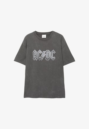 Grijze, losse t-shirt met een verouderde afwerking en gedurfde AC/DC graphic in het wit met een bliksemschichtaccent. Korte mouwen, ronde hals.