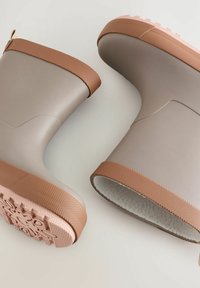 Thumbnail Image 4