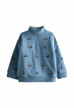 Jasnoniebieski sweterek dla małych dzieci z małymi kolorowymi, wyszywanymi samochodzikami i krótkim suwakiem z przodu przy wysokim kołnierzu.