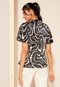 Friends Like These FLUTTER SLEEVE  - Blouse - black spot