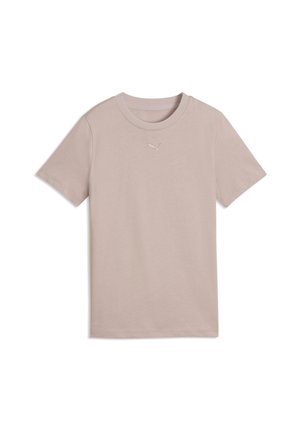 Camiseta beige de manga corta con cuello redondo y pequeño logo de Puma bordado centrado justo debajo del cuello.