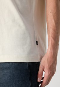 BOSS TESSIN  - Βασικό μπλουζάκι - open white