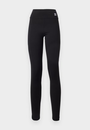 Leggings neri con vita alta caratterizzati dal logo "HUGO" in bianco. Realizzati in materiale liscio e elastico, progettati per comfort e vestibilità.