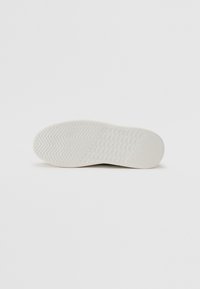 Thumbnail Image 5