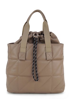 Bruine gewatteerde draagtas met brede stoffen handvatten, trekkoordsluiting met zwart-wit koord en zachte, gewatteerde textuur.