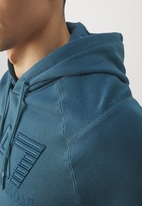 EA7 Emporio Armani UNISEX - Kapuzenpullover - verde scuro