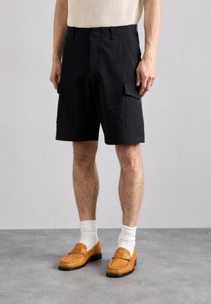 CADE - Shorts - black