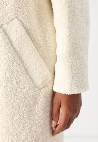 BOSS CAYLINA - Abrigo de invierno - open white