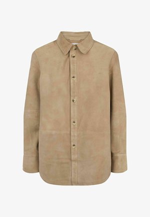 Beżowa skórzana kurtka koszulowa z zapięciem na guziki, spiczastym kołnierzem, długimi rękawami i gładką teksturą. Posiada delikatne przeszycia i detale guzikowe.