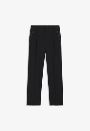 Pantaloni neri su misura con vita alta, pieghe e cuciture bianche sui taschini anteriori. Tessuto liscio con un taglio a gamba dritta.