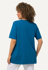 Ulla Popken A-LINIE HALBARM - Triko s potiskem - classic medium blue