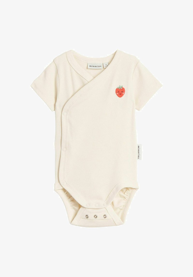 Kremowy, krótko rękawowy bodziak dla niemowląt z zapinanym krojem, ozdobiony małą, haftowaną truskawką na piersi oraz zapięciami na napy na dole.