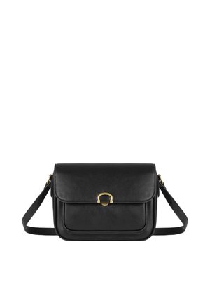 Borsa a spalla in pelle nera con chiusura in metallo dorato, forma rettangolare, chiusura a pattina e strap regolabile. Texture liscia con tasca frontale.