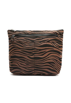 Sacca rettangolare in tessuto a strisce zebra marroni con una cerniera nera in cima e una superficie testurizzata. Ideale per organizzare oggetti.