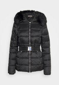 Mustapuffer-takki, jossa on tekoturkishuppu, vetoketju edessä, vyötäröllä vyö ja kaksi vetoketjullista sivutaskua. Teksturoitu tikattu pinta ja hopeiset yksityiskohdat.