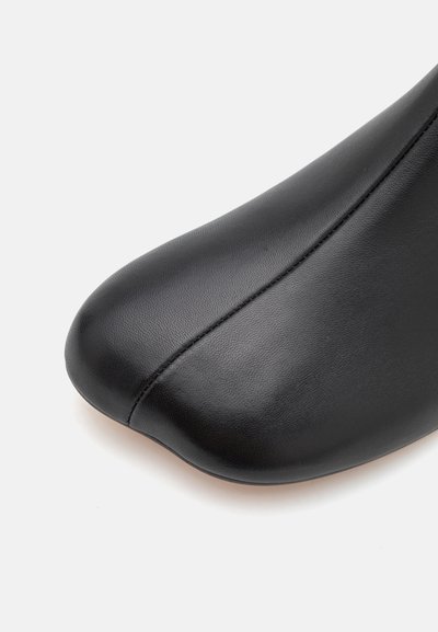 MM6 Maison Margiela Kotníkové boty - black