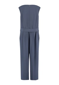 Marineblauer Jumpsuit mit einem trägerlosen Design, tailliertem Gürtel und seitlichen Taschen. Hergestellt aus glattem Stoff mit einer geraden Bein-Silhouette.