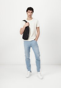 Thumbnail Image 2