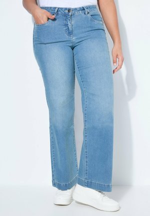 NORA WEIT UND STRETCHKOMFORT 4-POCKET - Flared jeans - pale blue