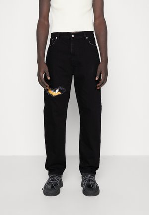 Han Kjøbenhavn LASER TRIBAL BAGGY DISTRESSED - Džíny Relaxed Fit ...