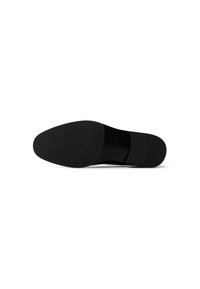 Suela de zapato negra con un diseño liso y plano, que presenta una superficie de goma texturizada y una forma cónica para estabilidad y agarre.