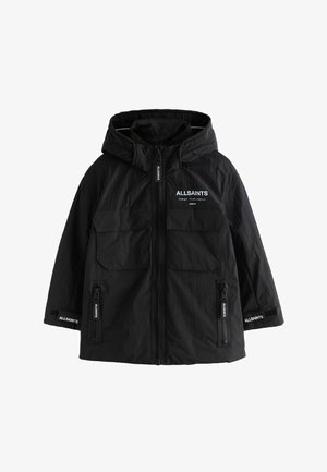 Schwarze Kapuzenjacke mit Frontreißverschluss, zwei Brusttaschen, zwei Reißverschluss-Seitentaschen und AllSaints-Logo auf Brust, Ärmeln und Reißverschlusszügen.