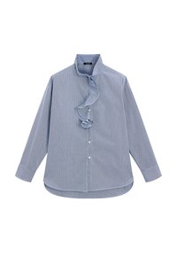 Lichtblauw shirt met lange mouwen en kleine witte strepen, hoge kraag, knoopsluiting aan de voorkant en ruches langs de knoopsluiting.