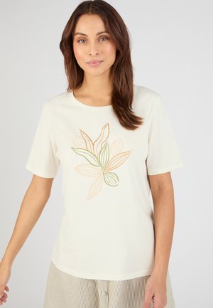 Maglietta a maniche corte color crema con motivo floreale in tonalità verdi e arancioni morbide, con scollo rotondo e vestibilità rilassata.
