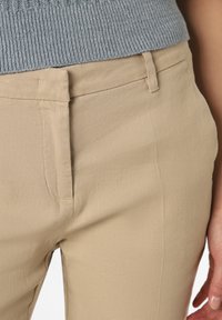 Cambio KRYSTAL - Chino - beige