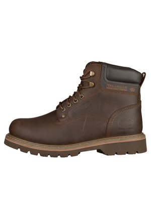 Botte cheville en cuir marron avec un bout rond, œillets en métal, design à lacets, semelle en caoutchouc et accents de couture légers.
