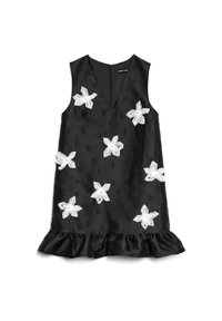 Μαύρο αμάνικο φόρεμα με βαθύ ντεκολτέ σε σχήμα V, διακοσμημένο με λευκές ανθισμένες εφαρμογές και κέντρα από μαργαριτάρια, με βολάν στο τελείωμα.